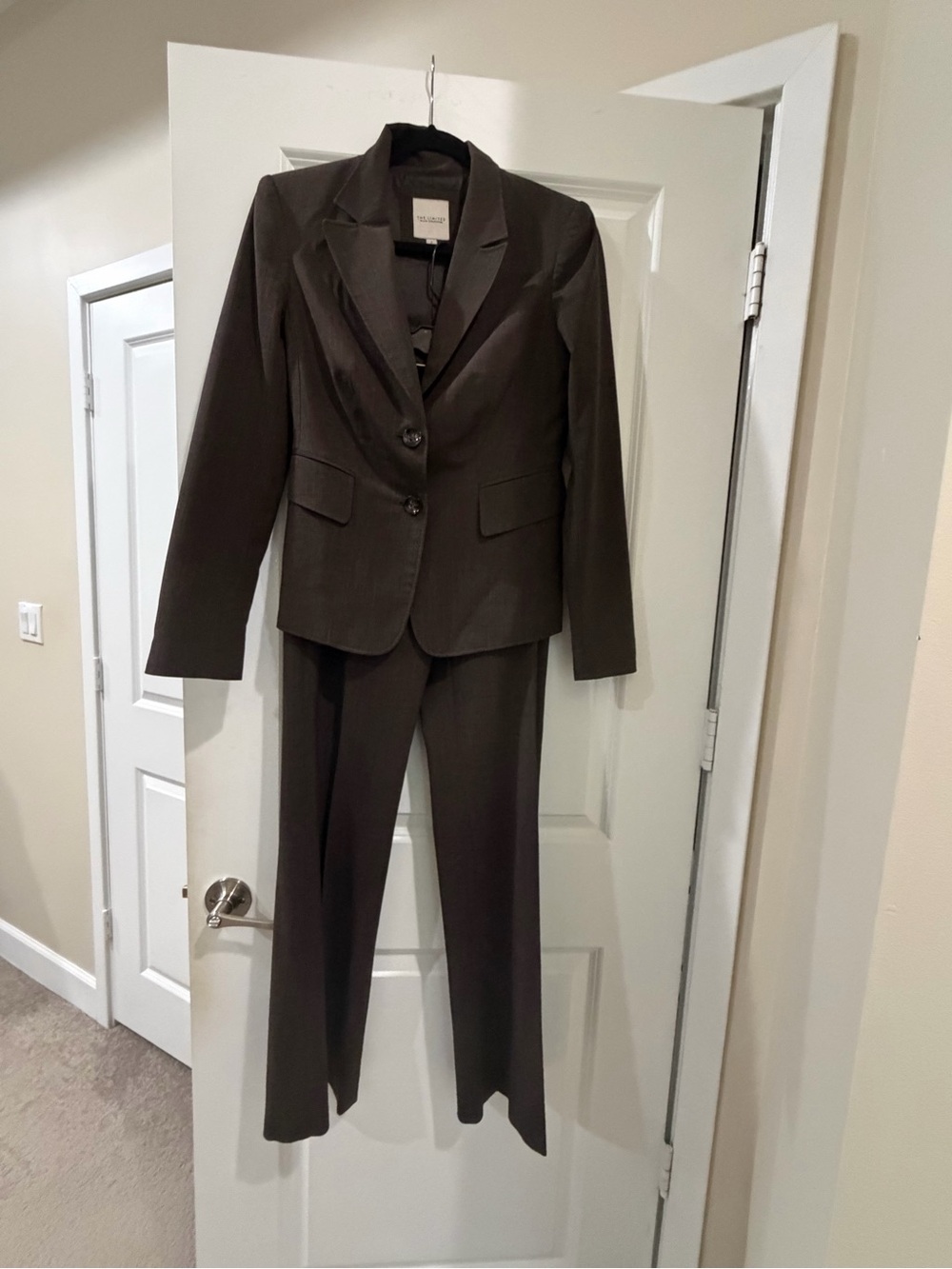 The Limited Travel Collection Women’s Brown Pant Suit Size 0 Blazer & Trousers
